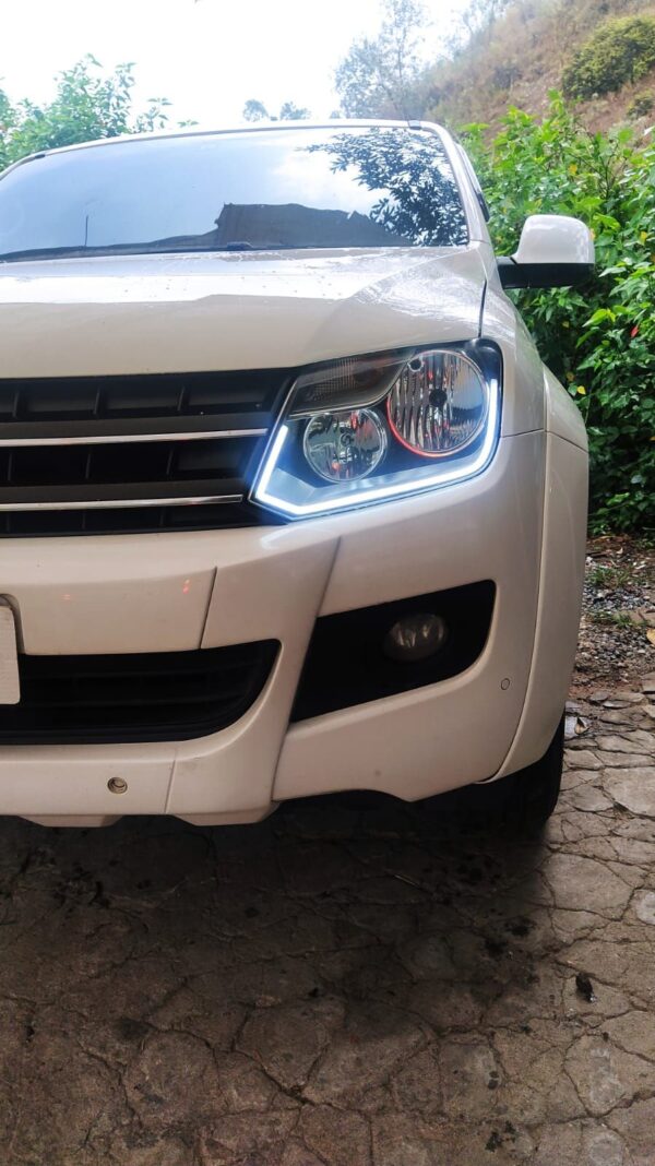 Farol Volkswagen Amarok com barra DRL