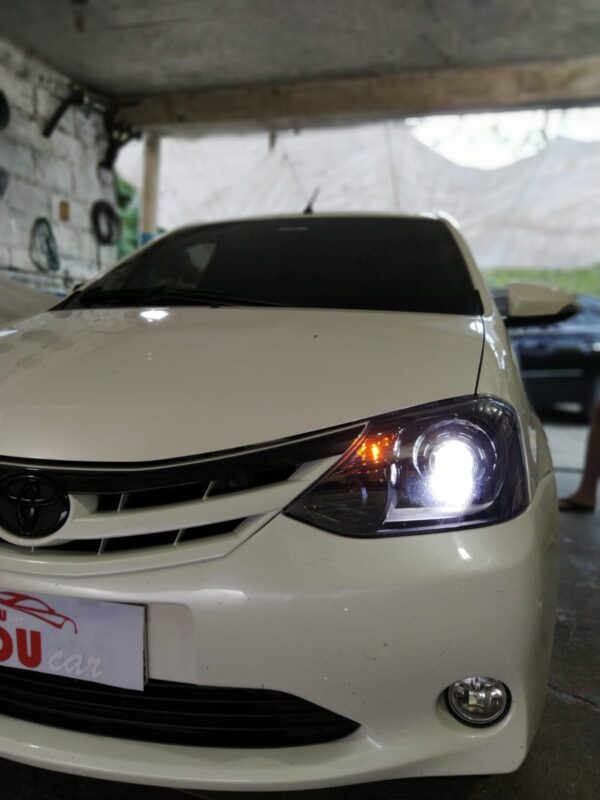 Farol Toyota Etios Mascara Negra com Projetor Biled