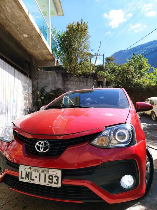 Farol Toyota Etios com Projetor Biled e Angel