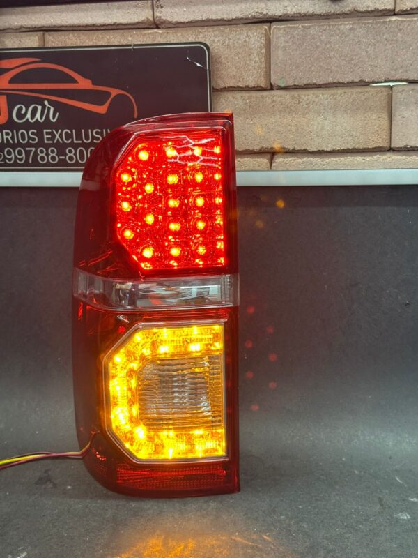 Lanterna LED Toyota Hilux 05-15