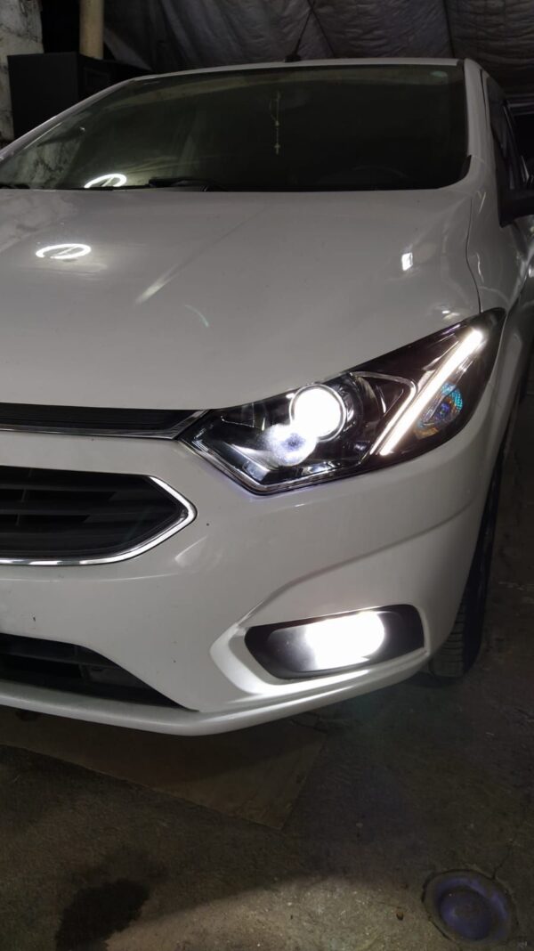 Farol Chevrolet Onix com projetor biled