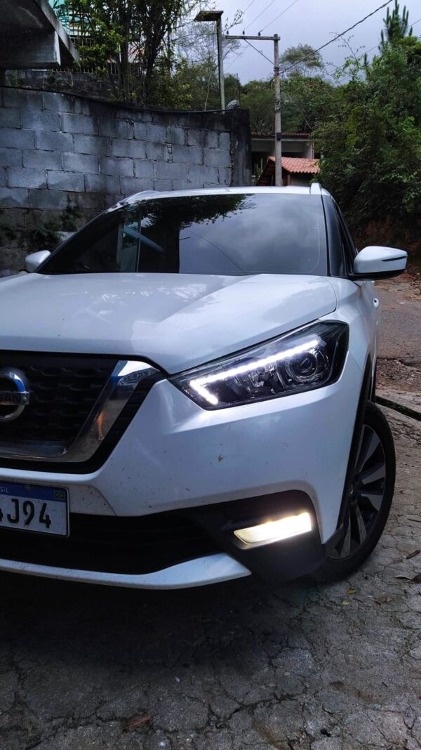 Farol Nissan Kicks DRL e Projetor BILED com led no alto