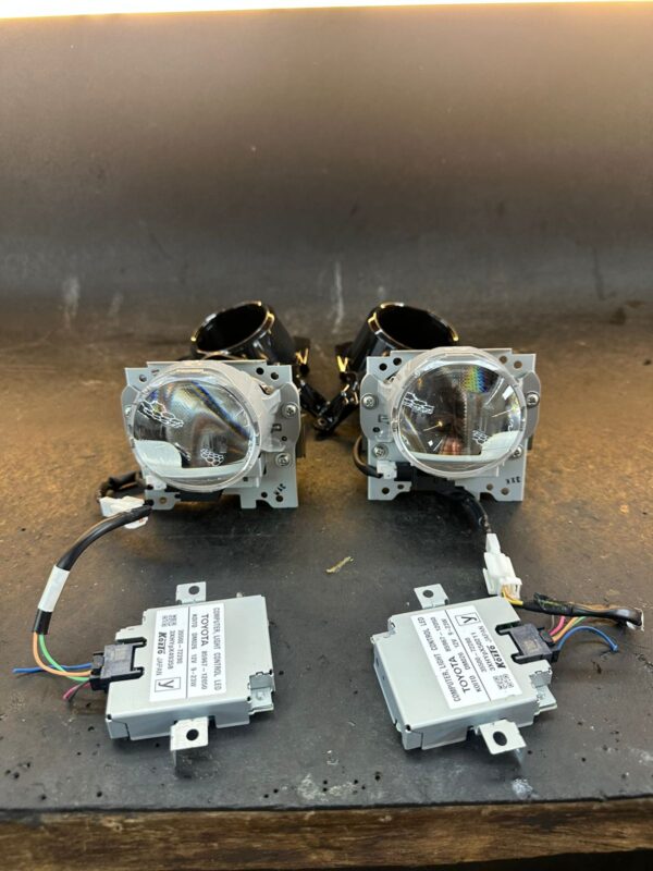 Projetor original Toyota sw4 /hilux 2021 original usado