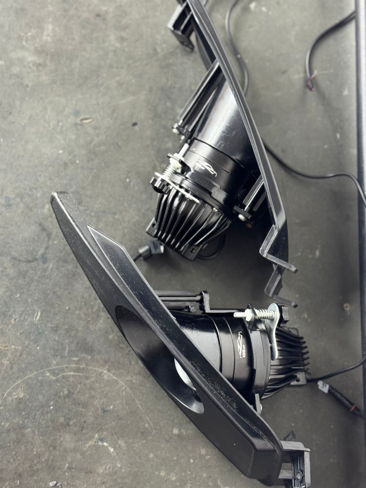 Projetor neblina VW PASSAT B8 2020-2026 — Neblinas, Projetores